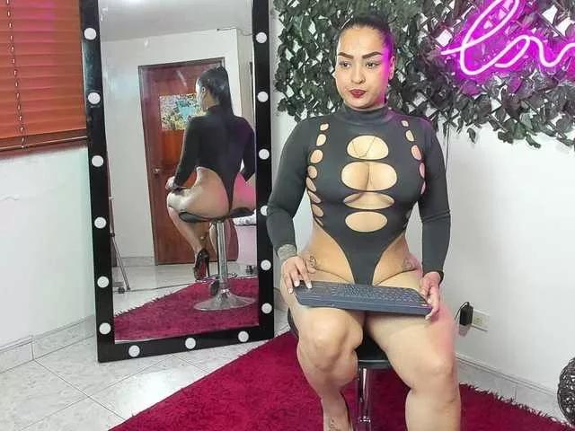 AlejaNavarro on BongaCams 