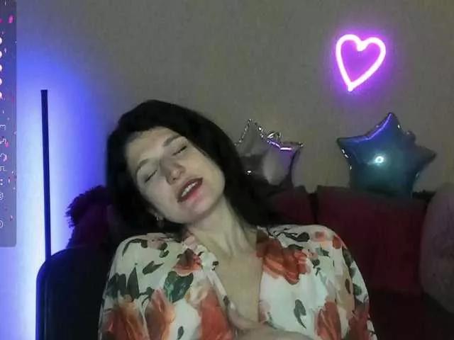AliannaSoloKisses on BongaCams 