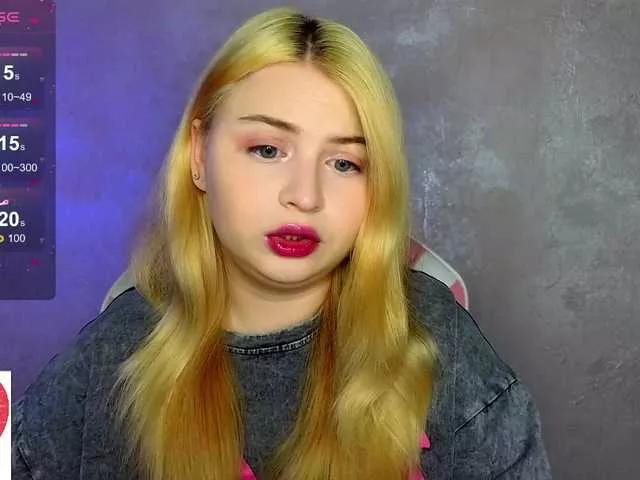 BlondeBond on BongaCams 