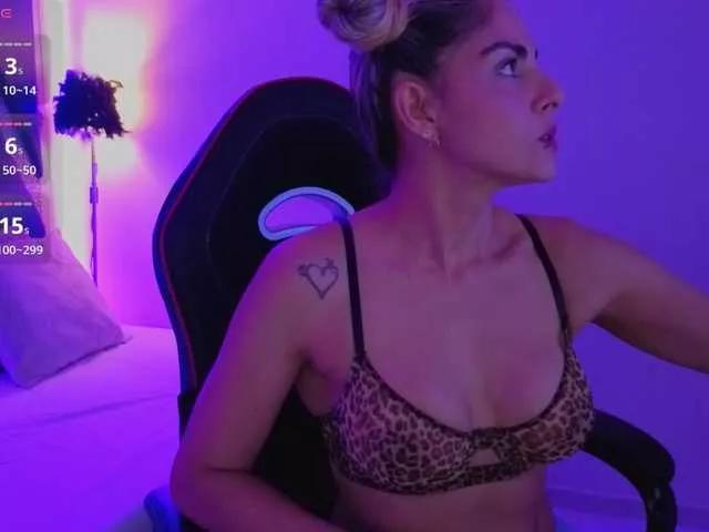 blondecat15 on BongaCams 