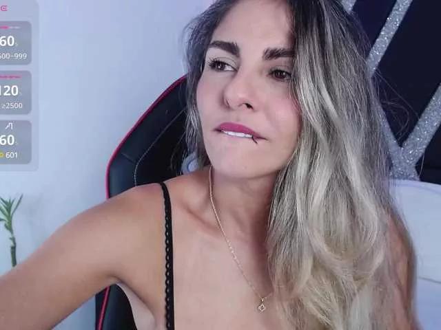 blondecat15 on BongaCams 
