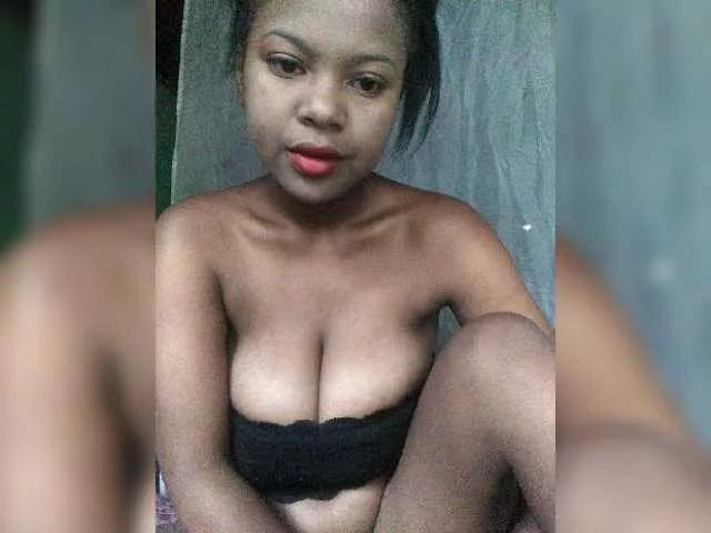 Brendah on BongaCams 