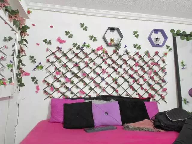 Dreamgirlss on BongaCams 