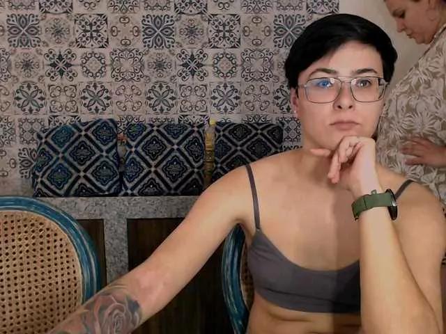 dreamteamgirls on BongaCams 