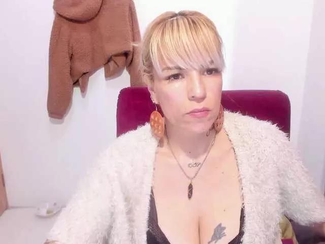 harlyqueen1 on BongaCams 