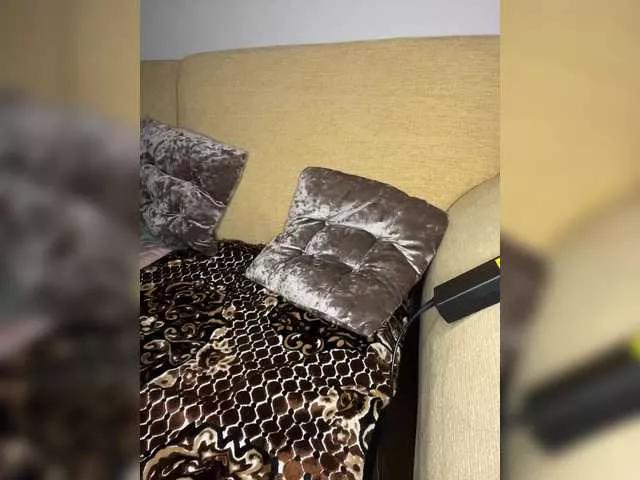 LouiseJenkin on BongaCams 