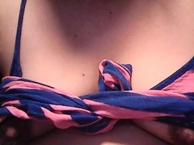 Freechat lovelyshantal on BongaCams