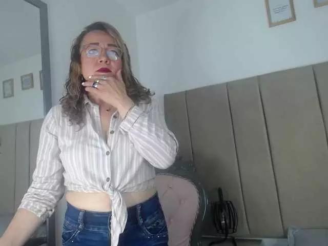 Lupita223 on BongaCams 