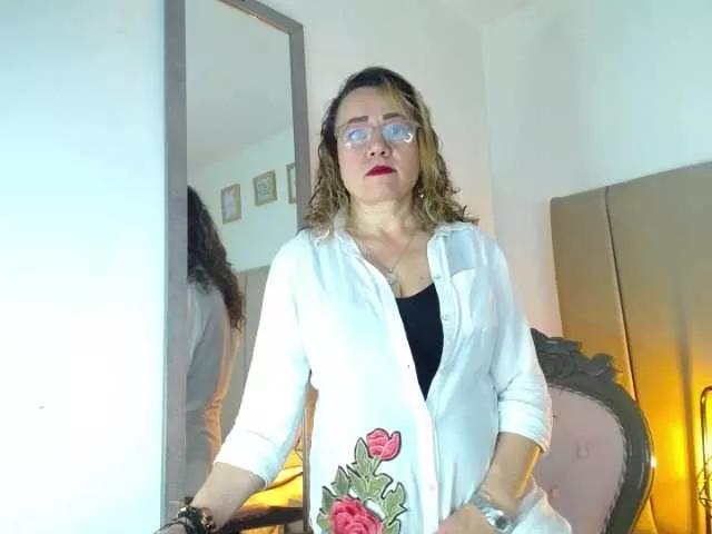 Lupita223 on BongaCams 