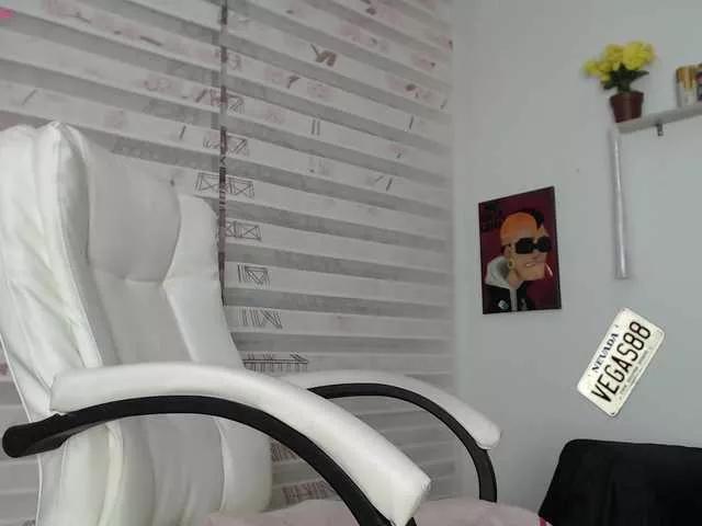 nahomi-evans on BongaCams 