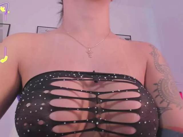 NiiaEvans on BongaCams 