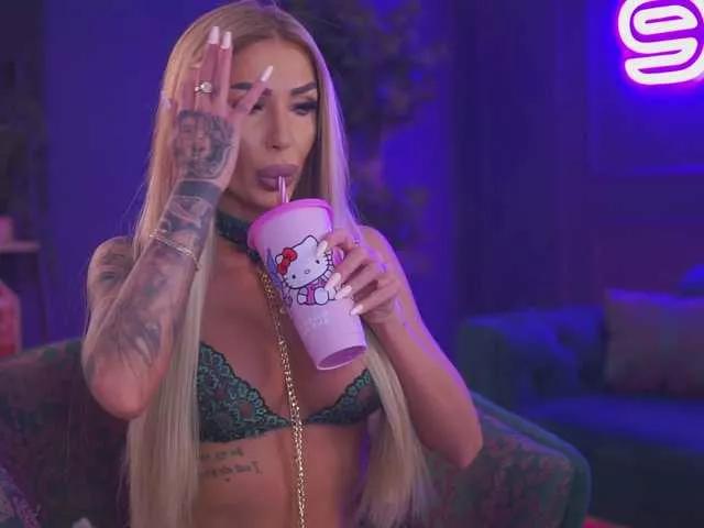 RaquelleVon on BongaCams 