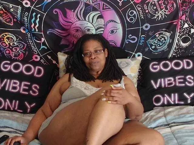RenaeCumsAlot on BongaCams 