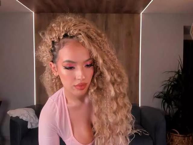 RoseFerrera on BongaCams 