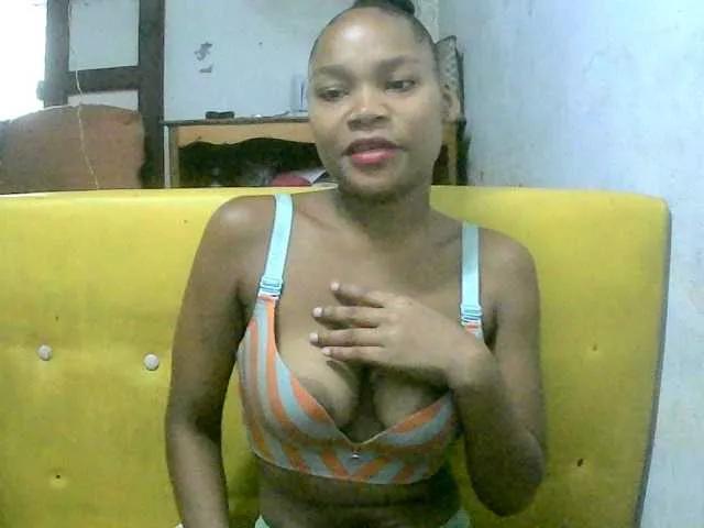 yasmine5001 on BongaCams 
