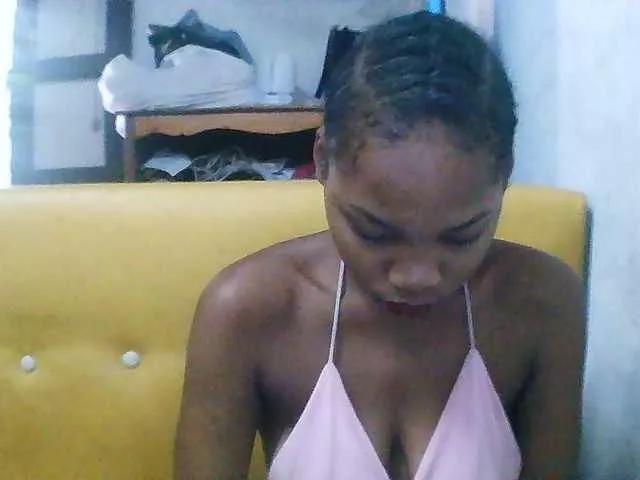 yasmine5001 on BongaCams 