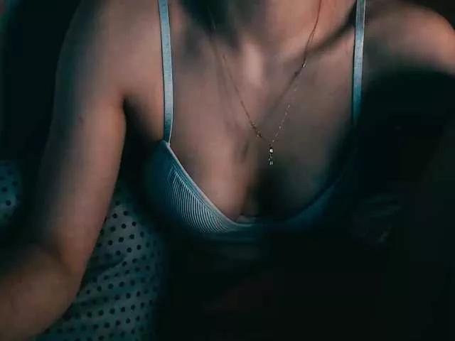 yzza-suave on BongaCams 
