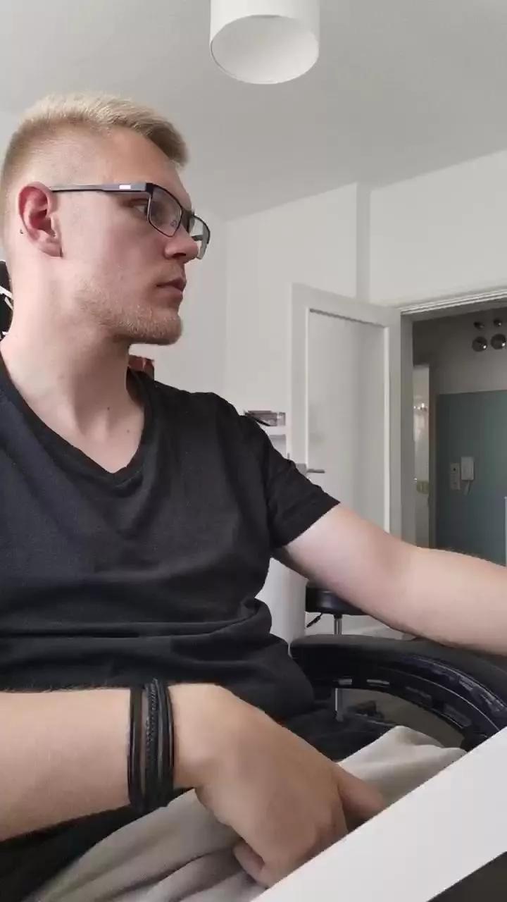 Aleex325 on Cam4 