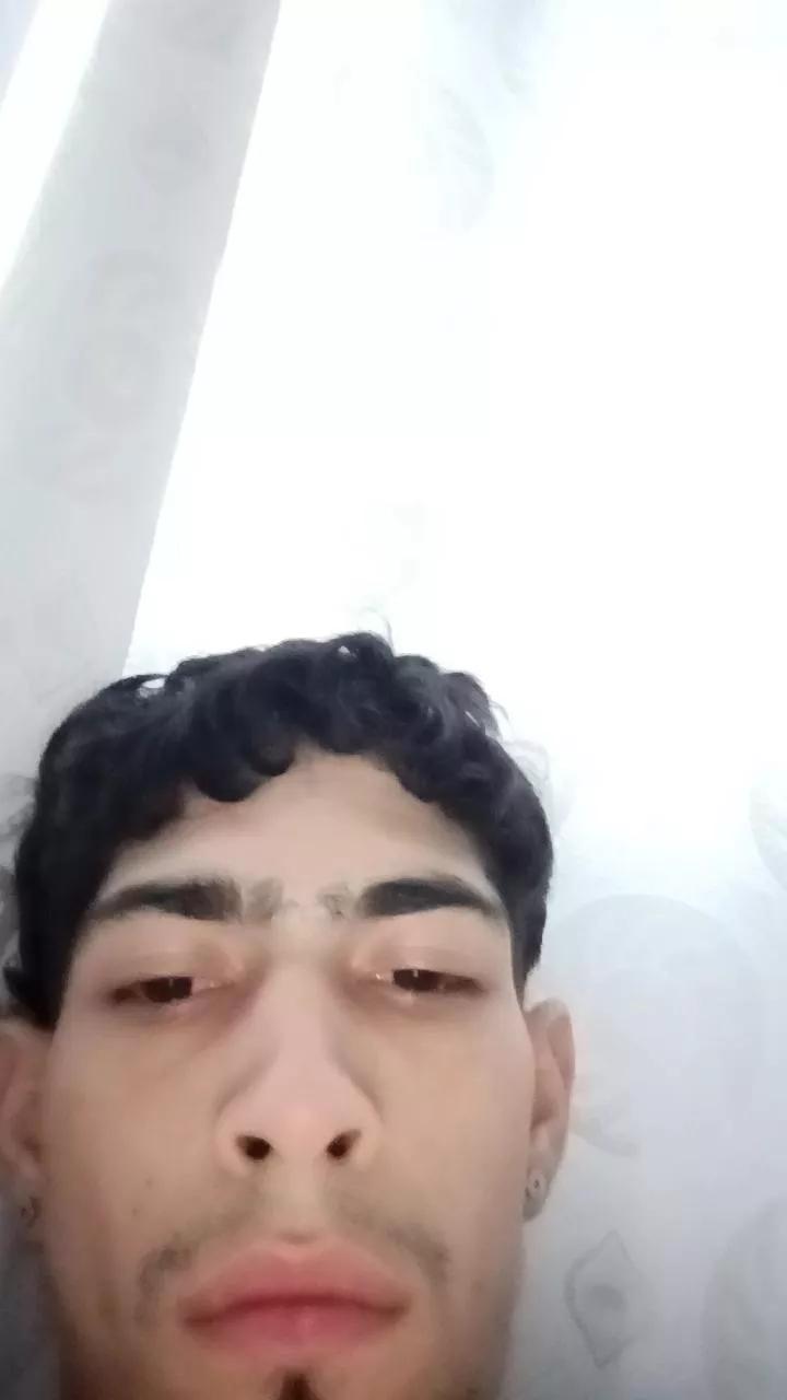 Angelhugedick23 on Cam4 