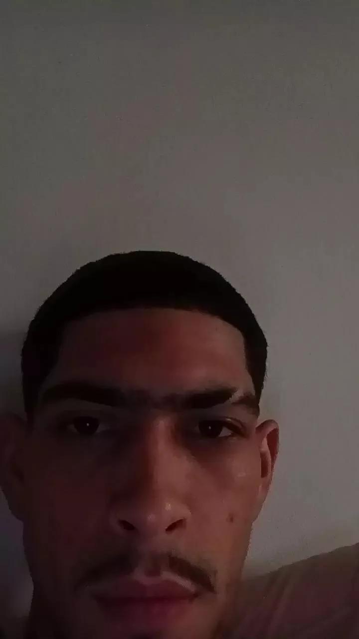 Angelhugedick23 on Cam4 