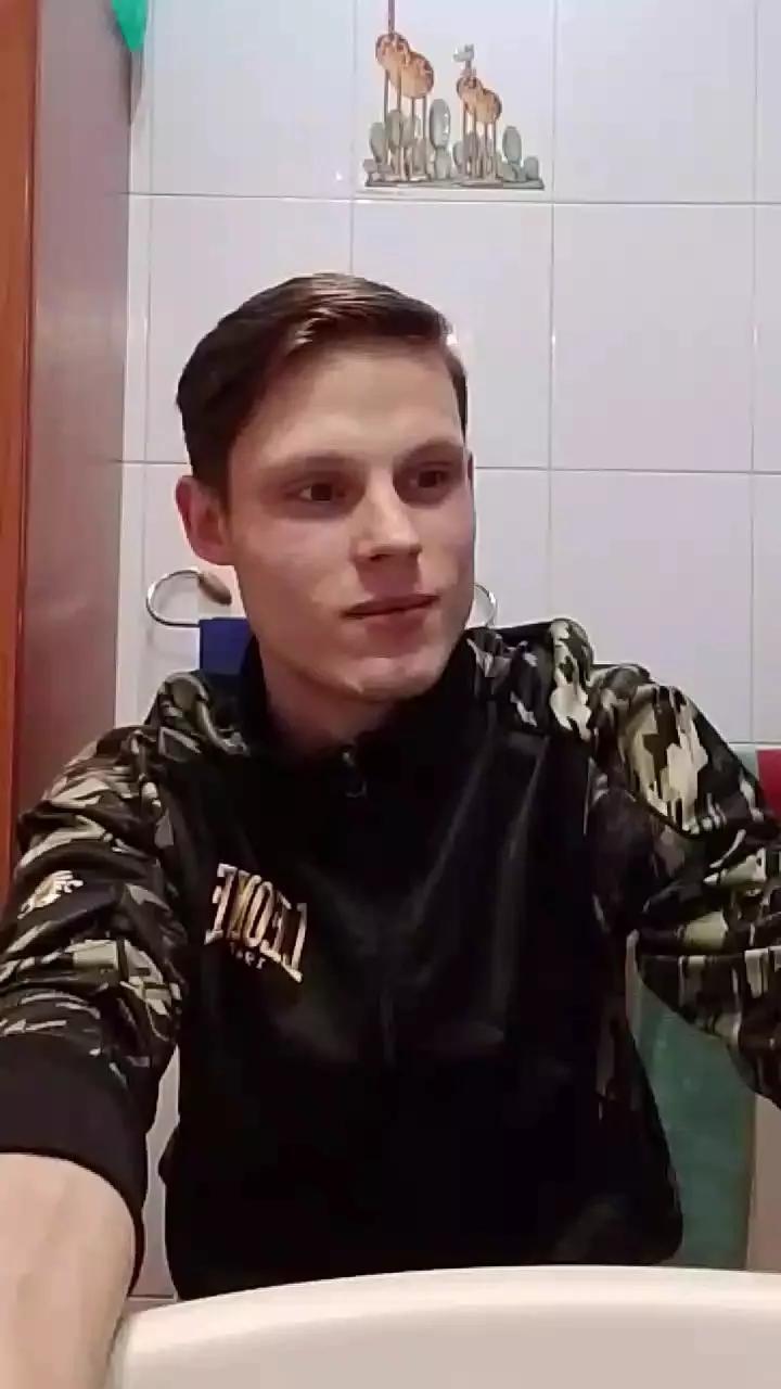 Aptem22 on Cam4 