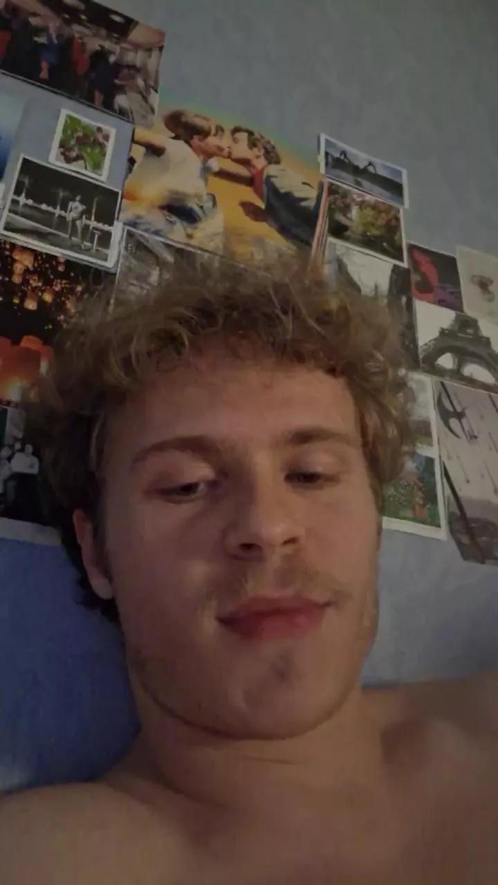 blondyguyyy on Cam4 