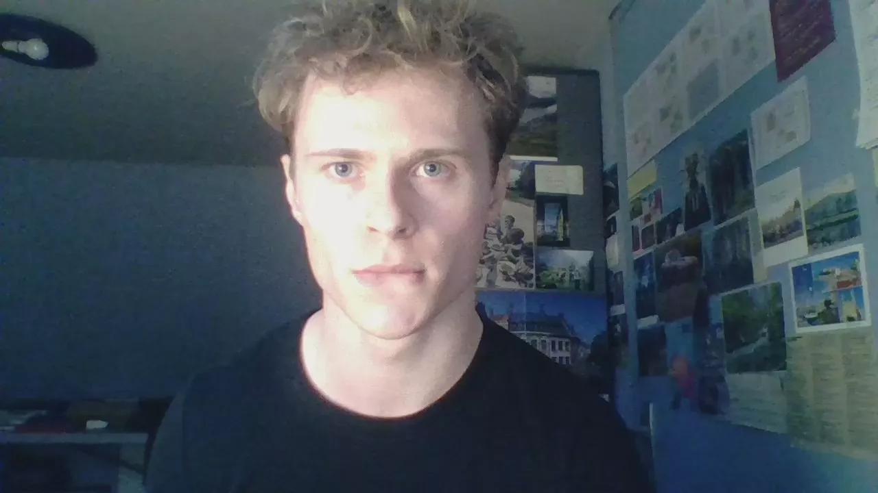 blondyguyyy on Cam4 