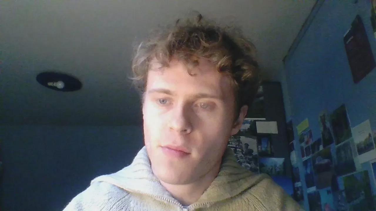 blondyguyyy on Cam4 