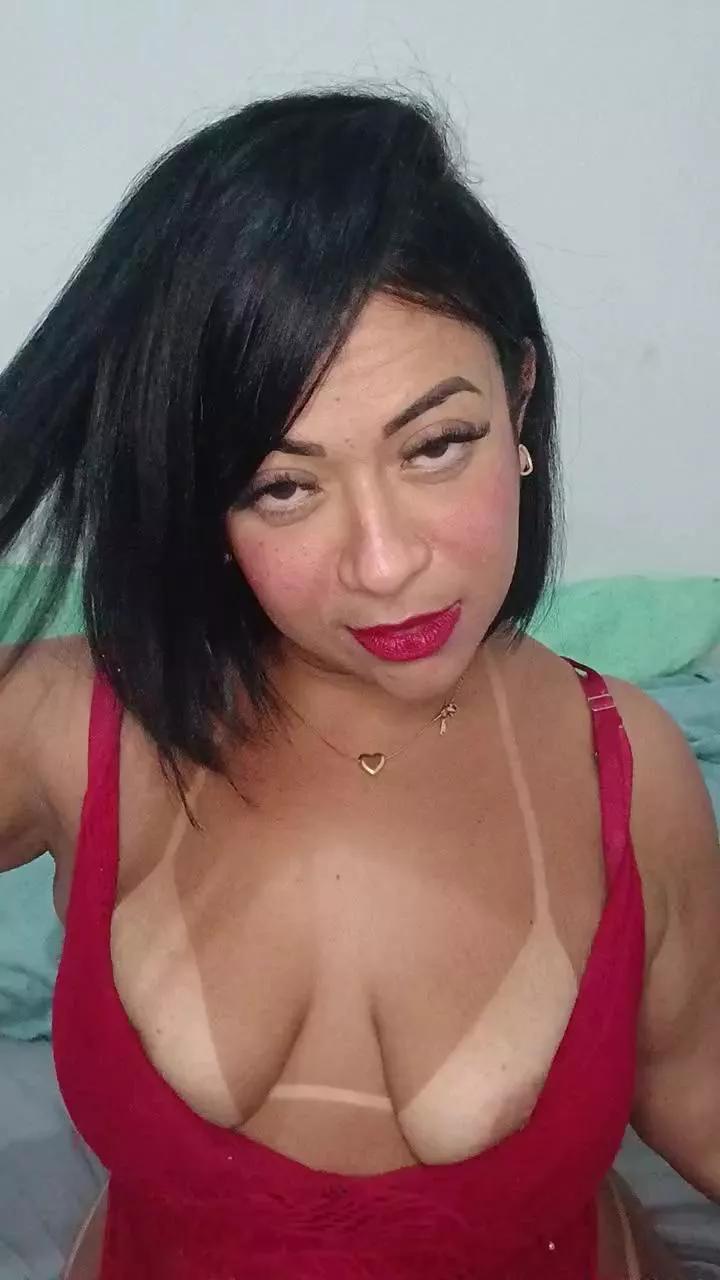 CarolGomes01 on Cam4 