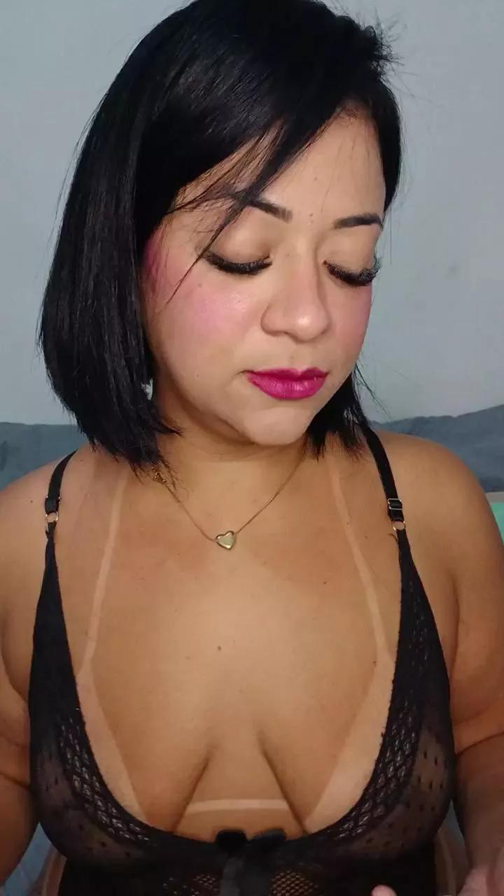 CarolGomes01 on Cam4 