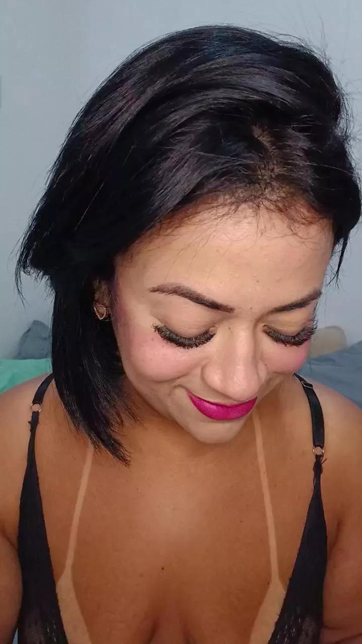 CarolGomes01 on Cam4 
