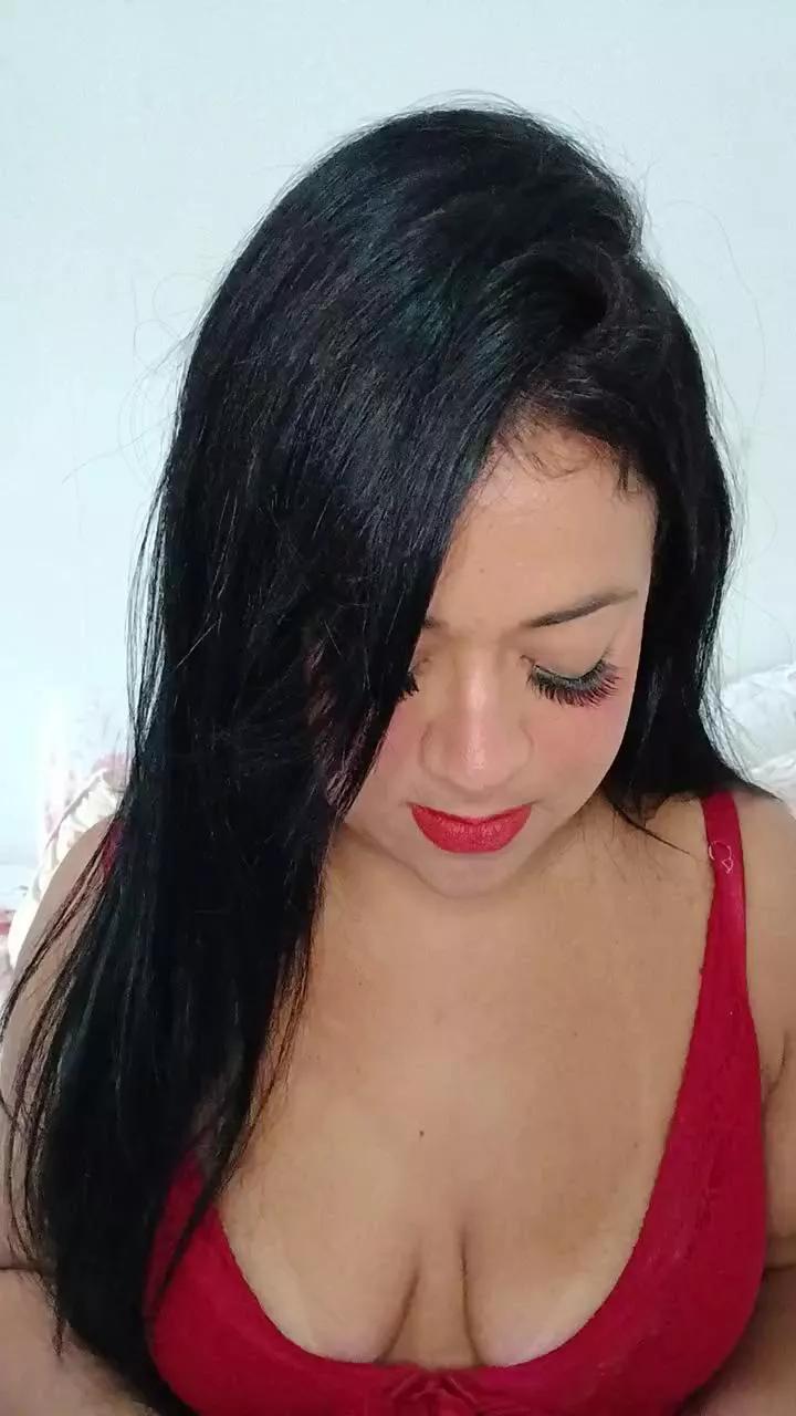 CarolGomes01 on Cam4 