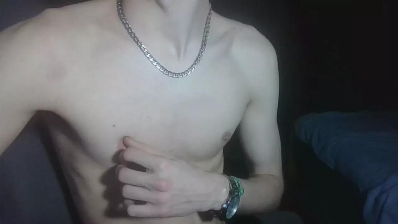 chavalgym21 on Cam4 