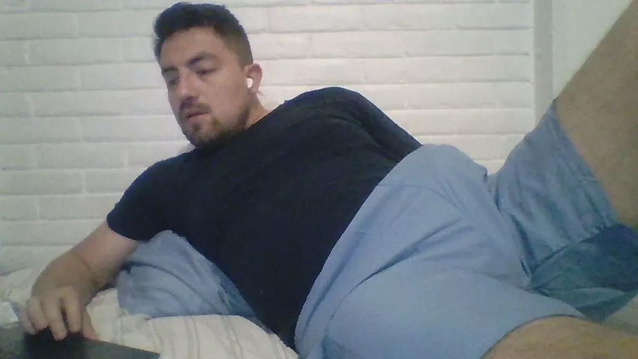 crisstallio on Cam4 