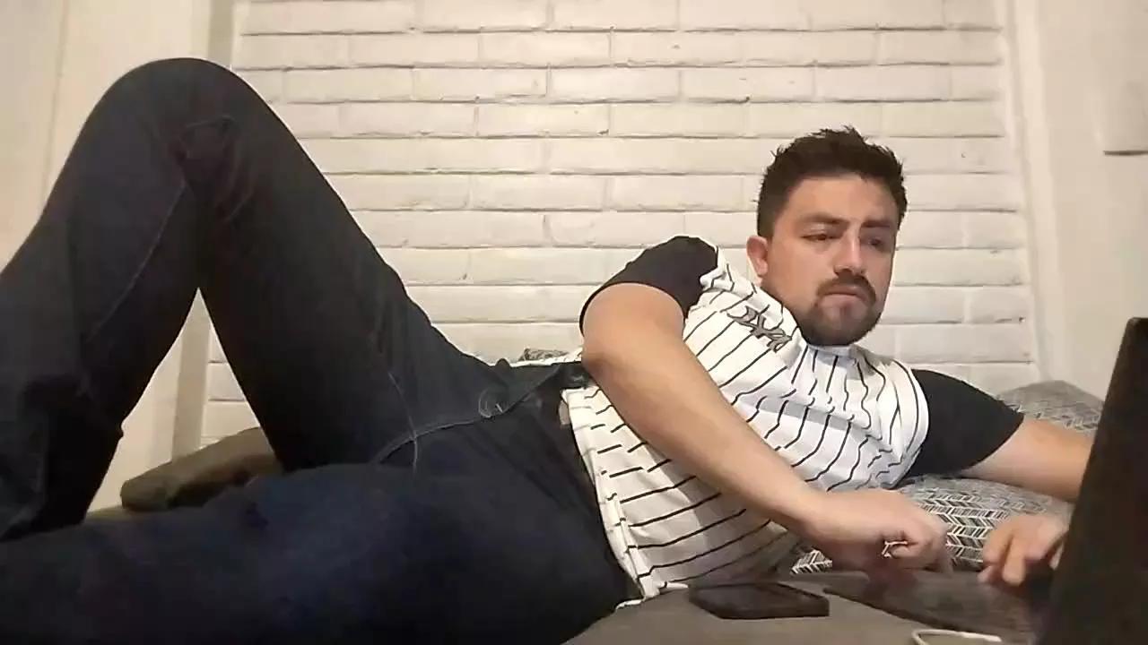crisstallio on Cam4 