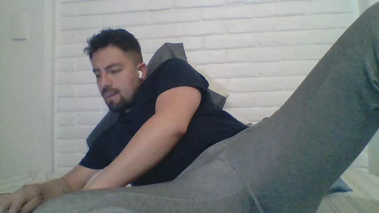 crisstallio on Cam4 