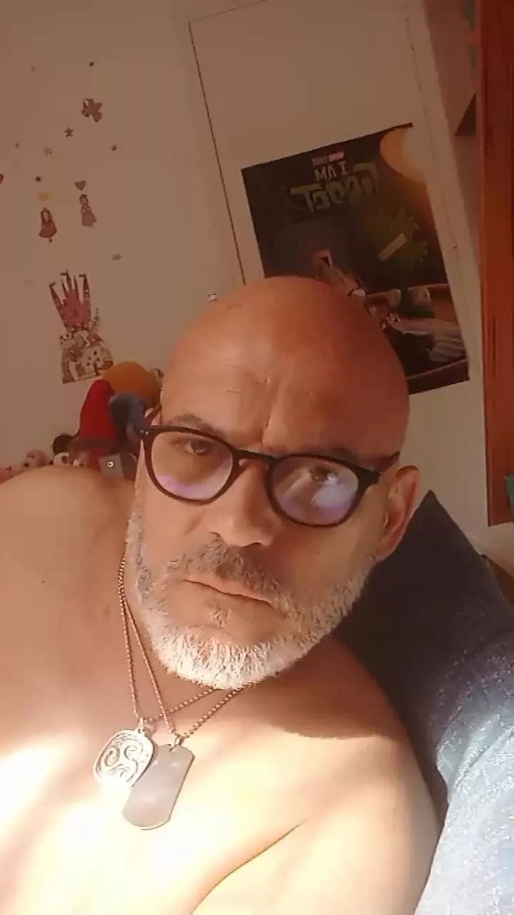 D4DLou1sX on Cam4 