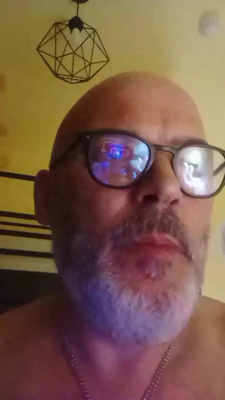 D4DLou1sX on Cam4 