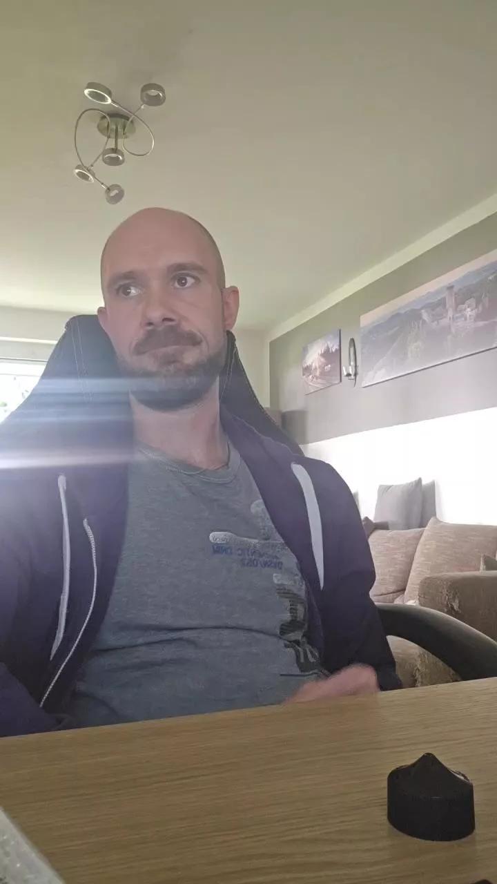 flo86xxx on Cam4 