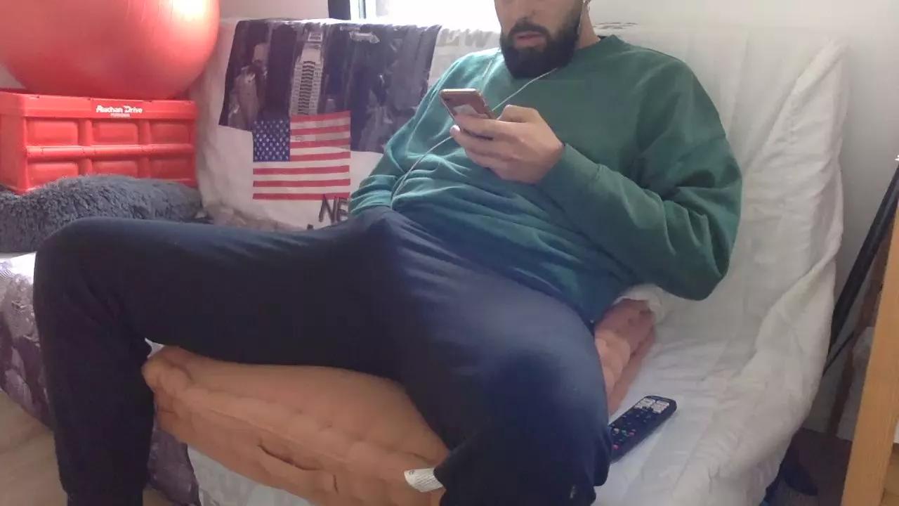 frenchcookerhot on Cam4 