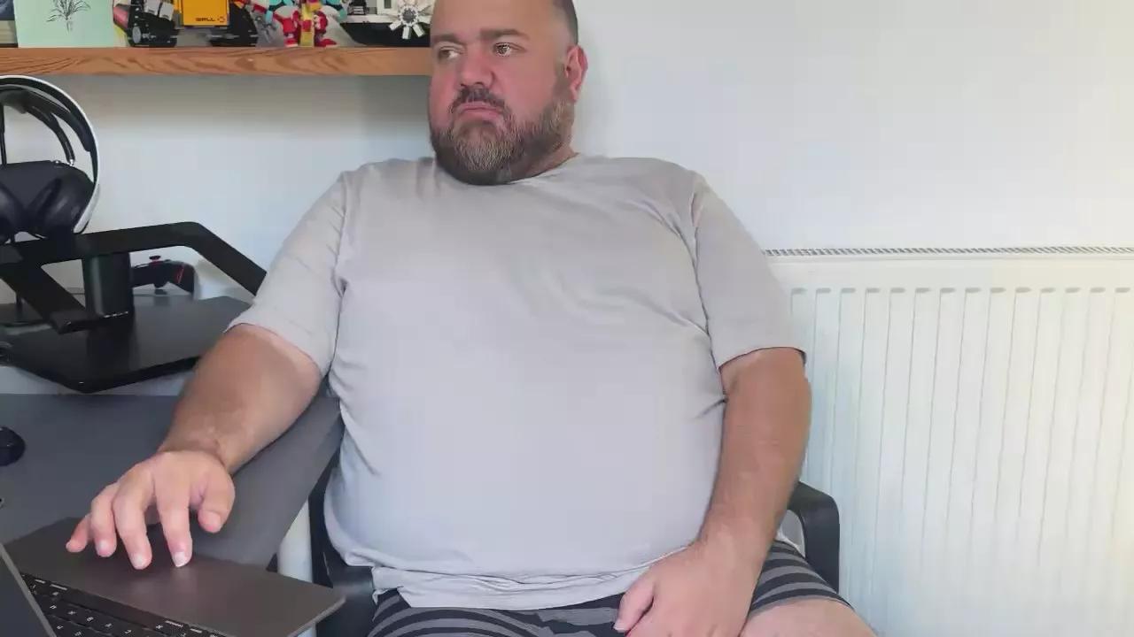FuzzyCub_uk_ on Cam4 