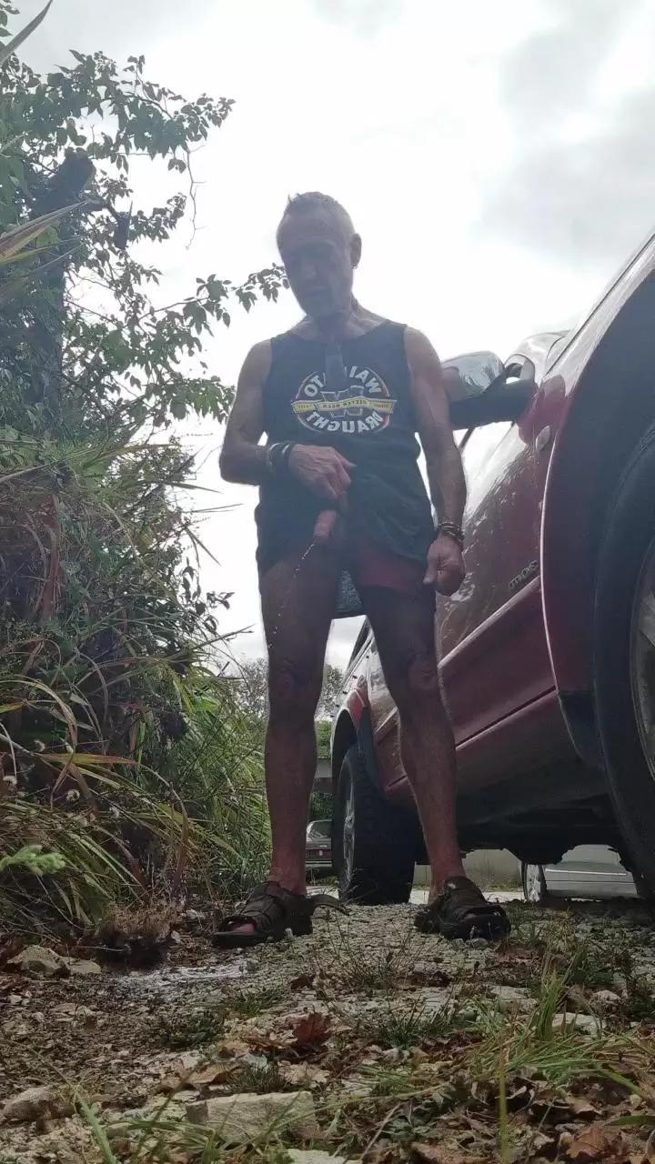hairy146 on Cam4 