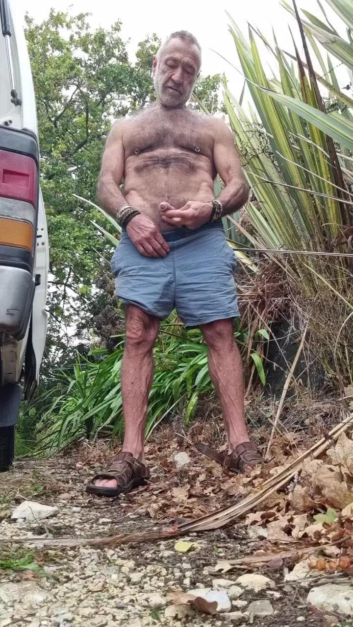 hairy146 on Cam4 