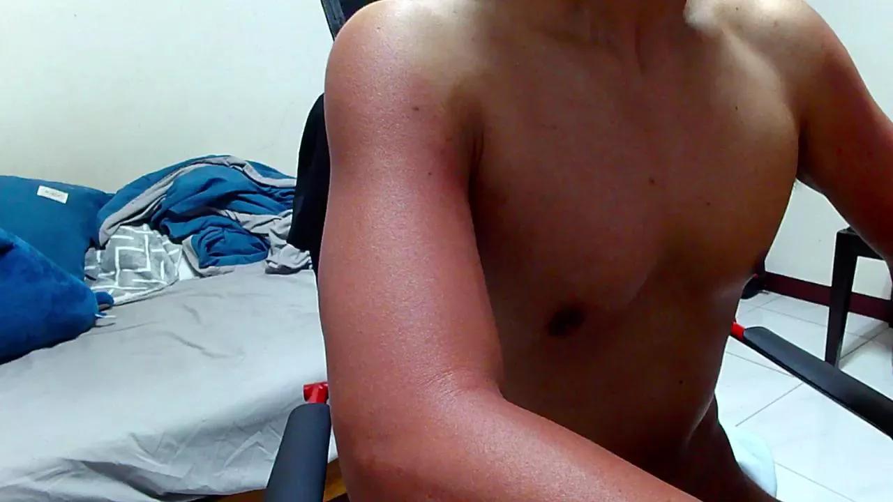ianvon01 on Cam4 