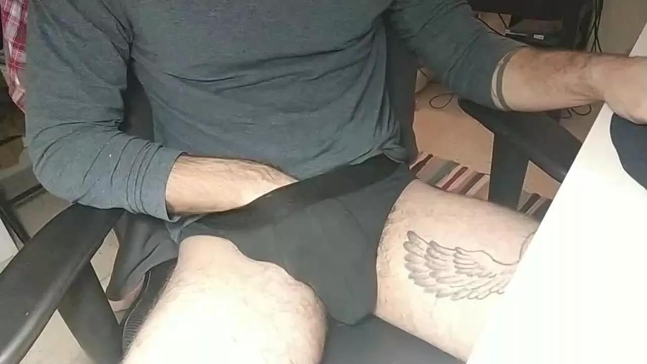 Ivancito83 on Cam4 
