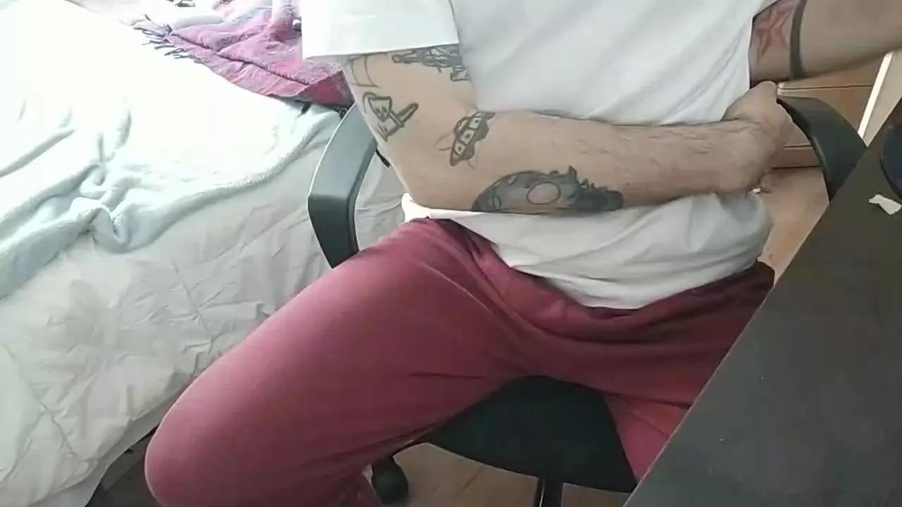 Ivancito83 on Cam4 