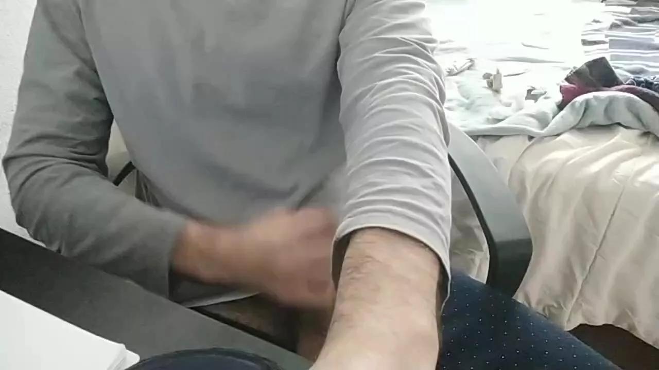 Ivancito83 on Cam4 