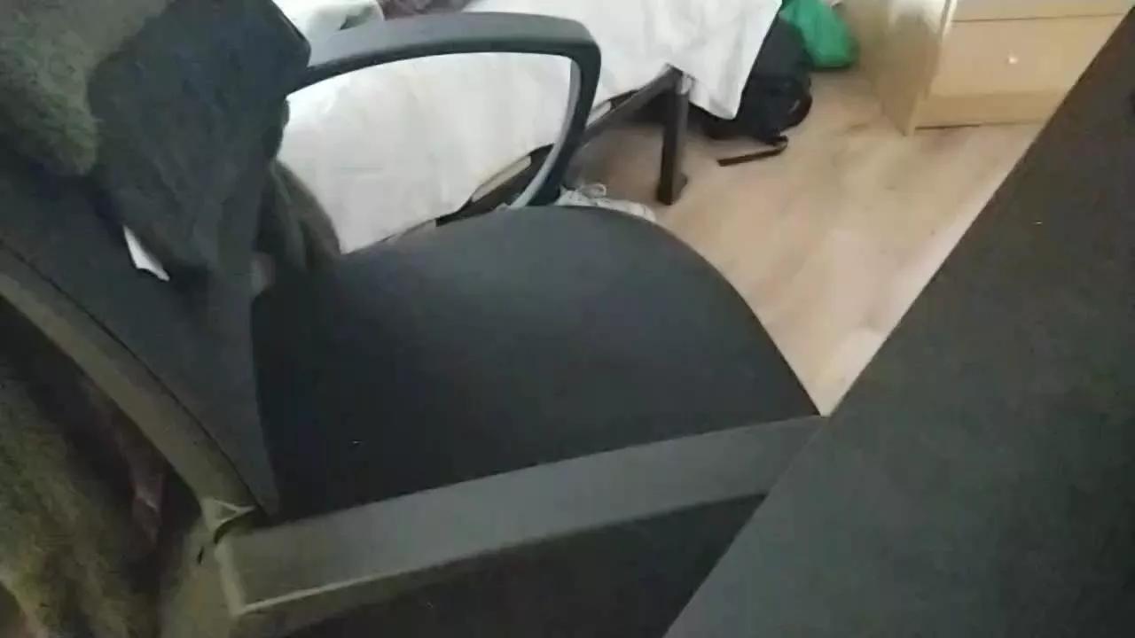 Ivancito83 on Cam4 
