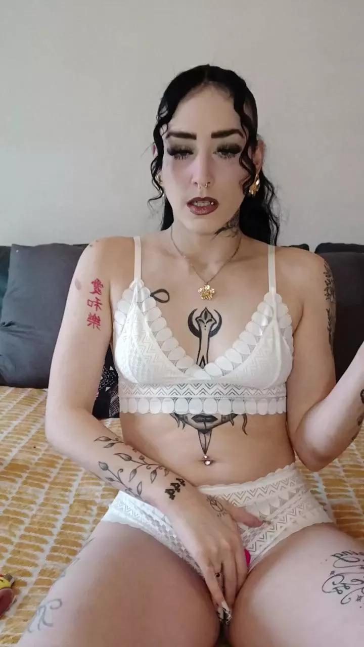 Ivyxblue on Cam4 