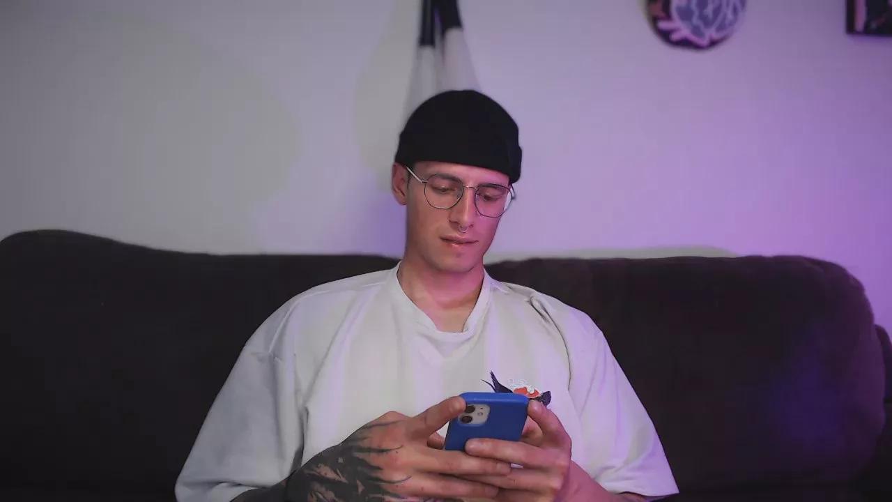 jamesss_ on Cam4 